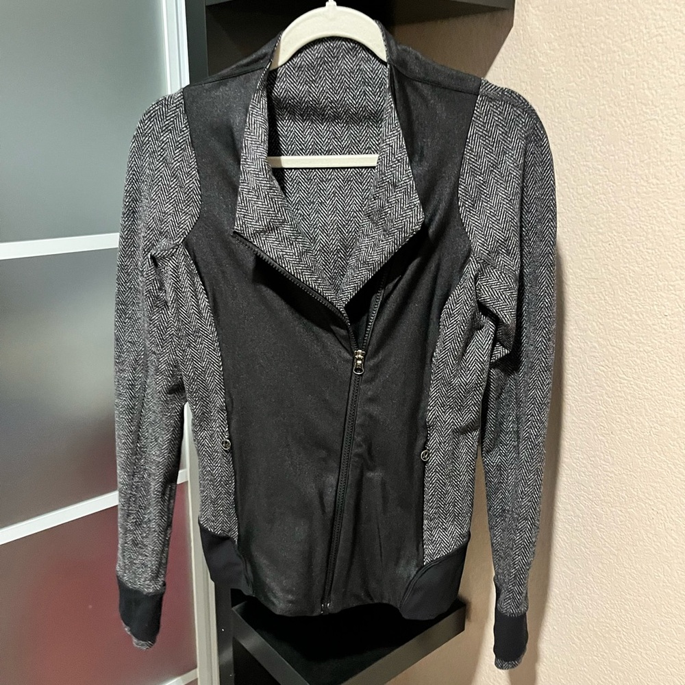 Lululemon Black and Gray fitted zip up shirt